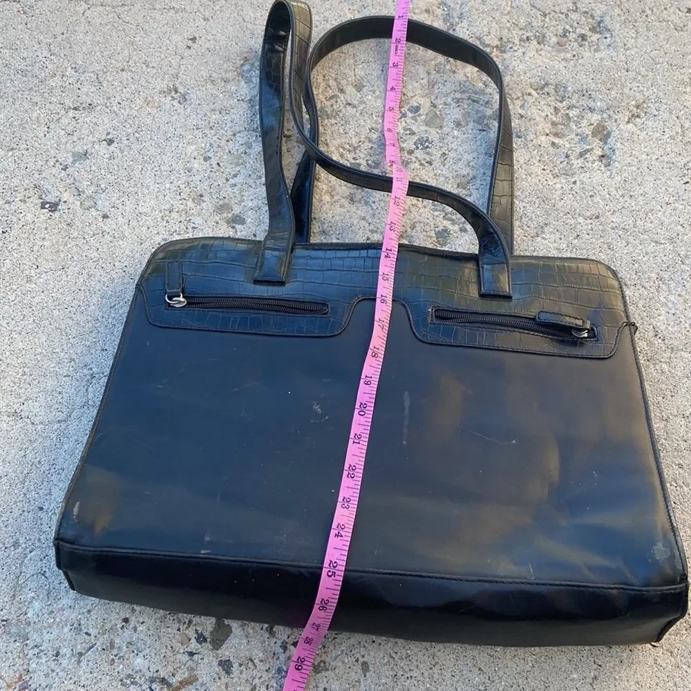BUXTON GENUNE LEATHER BAG